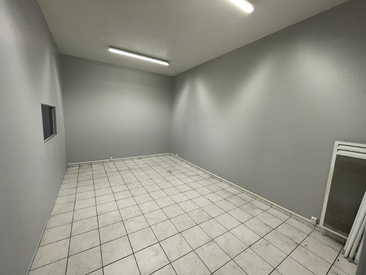 Local d'activité Meyzieu 662m² Location local d'activité Meyzieu Rhône OLACT2108902 4